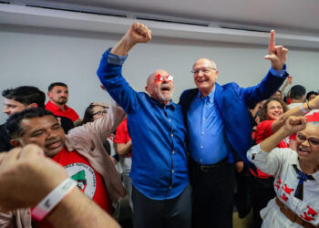 Lula é reeleito para quarto mandato de presidente