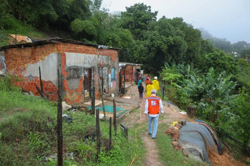 Candeias: Prefeitura intensifica ações emergenciais após fortes chuvas desde o fim de semana