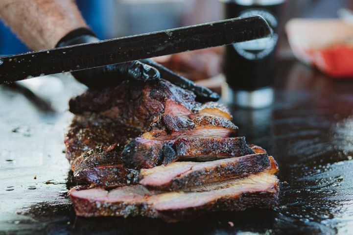 Festival une churrasco e samba no Rio Vermelho