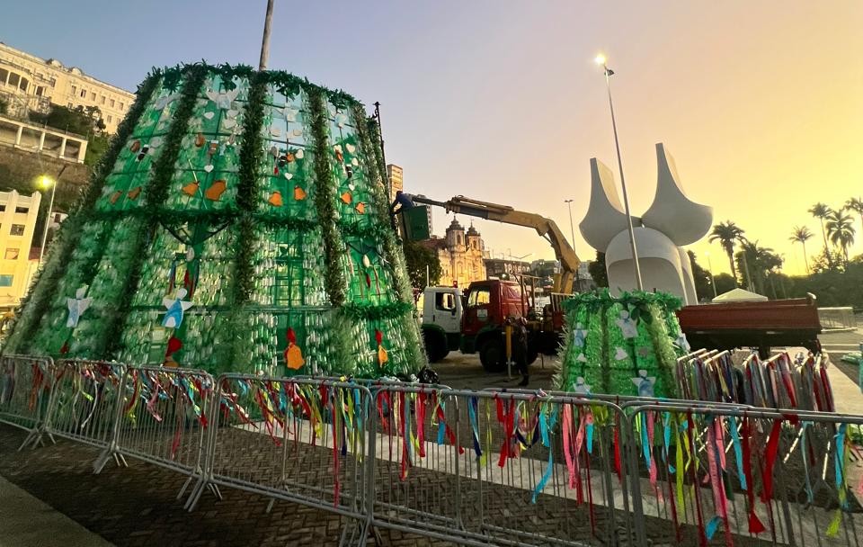 Limpurb entrega mega árvore de Natal sustentável nesta quinta (12)