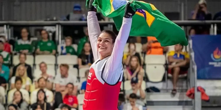 Maria Clara Pacheco é ouro em 3ª etapa do Grand Prix de taekwondo