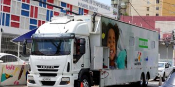 Estudantes de Salvador recebem tratamento dentário gratuito com limpeza, restauração e canal