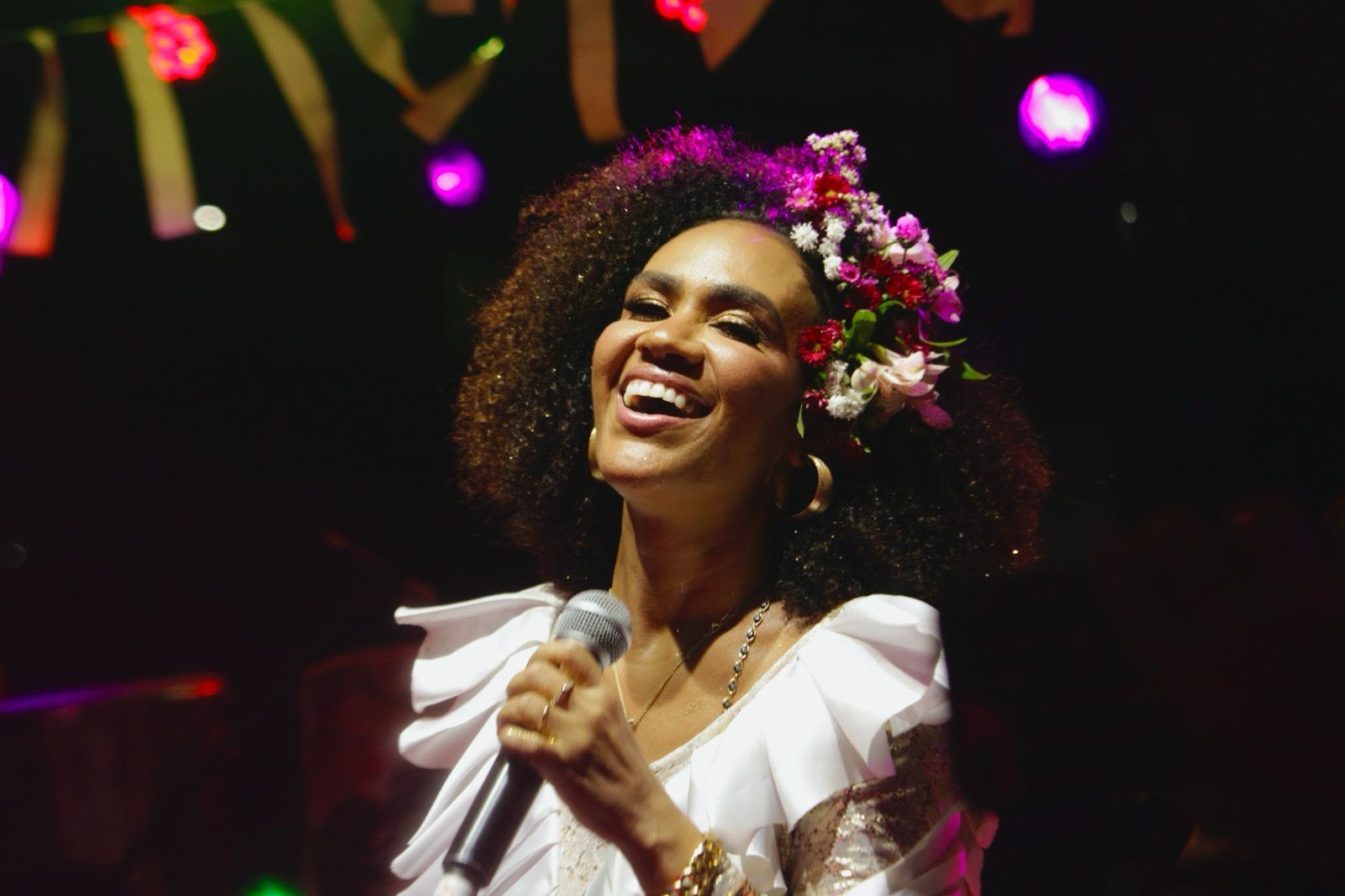 Mariene de Castro reverencia ancestralidade em show no Carnaval do Pelô