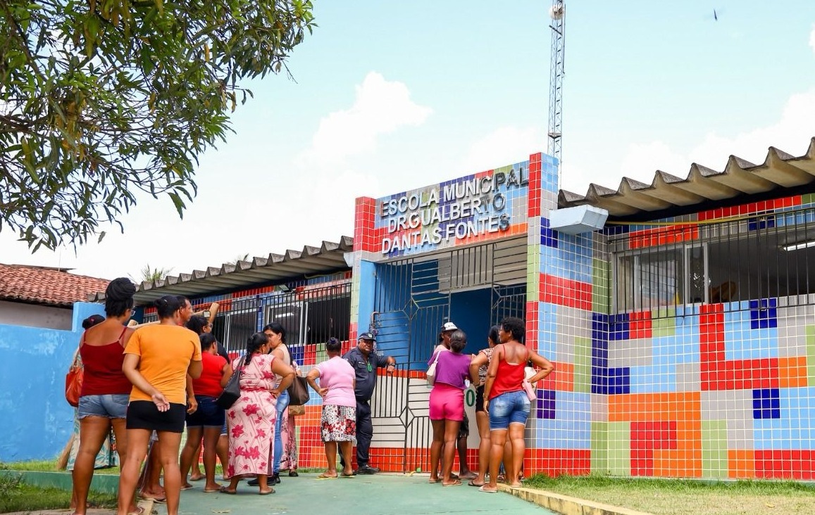 CANDEIAS: Beneficiários dos distritos fazem fila para garantir o ticket da Semana Santa