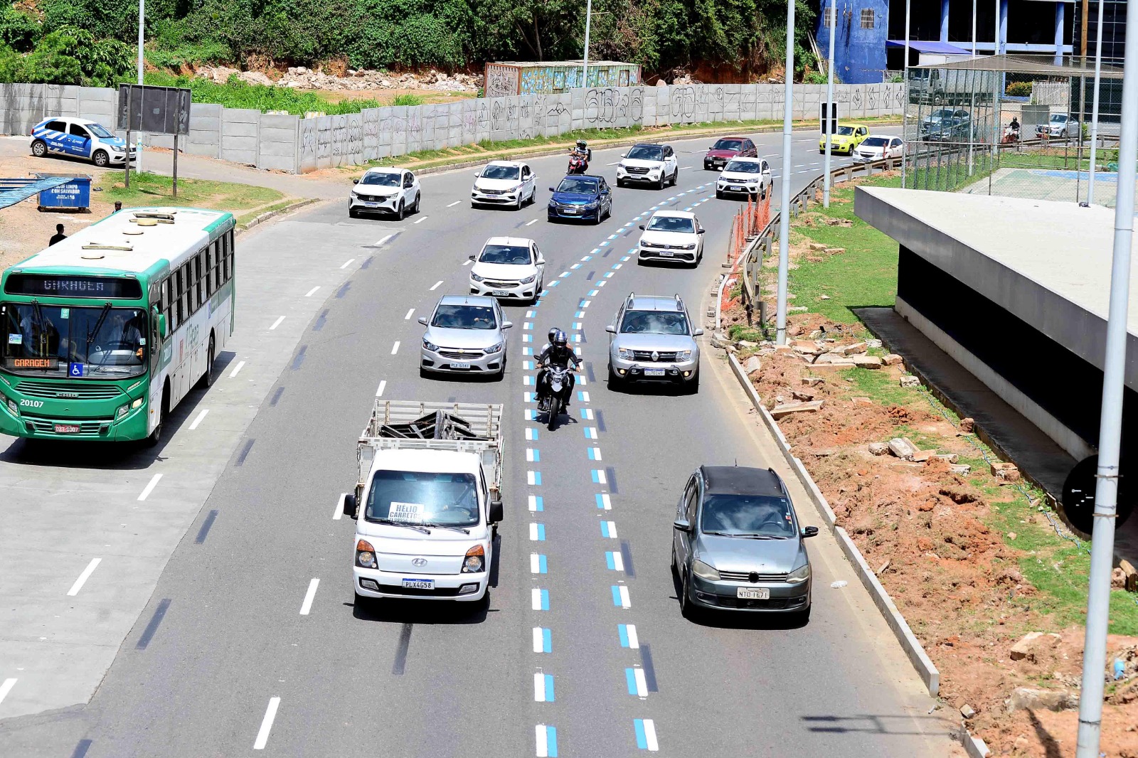 Motofaixa completa um mês com redução de quase 60% de acidentes com motos na Av. Bonocô