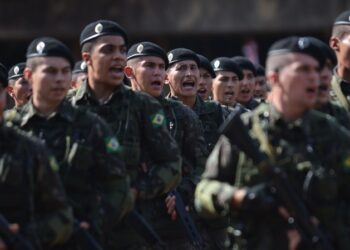 Projeto suspende decreto que limita validade de patentes militares