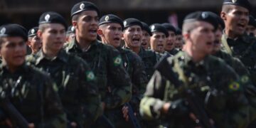 Projeto suspende decreto que limita validade de patentes militares