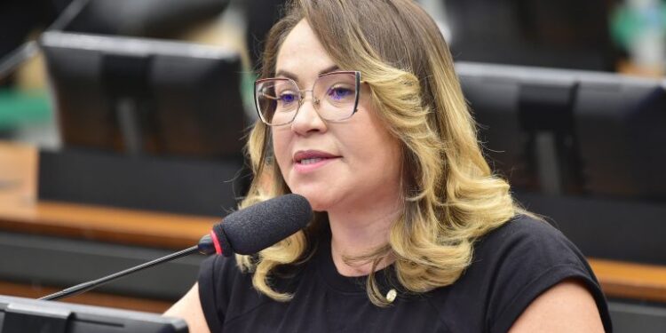 Projeto destina 20% dos royalties de petróleo da foz do Amazonas para SUS e enfermagem