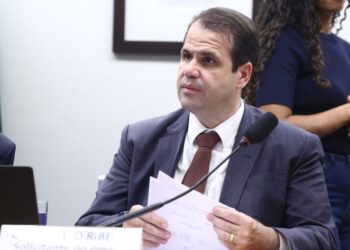 Projeto tipifica crimes de falsificação e de comercialização ilícita de cigarros